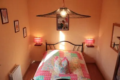 Chambre Orange du gîte Hibou pour 12 personnes à Bacilly