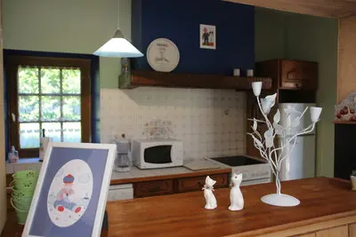 Cuisine équipée du gîte Hibou à Bacilly dans la baie du Mont-Saint-Michel