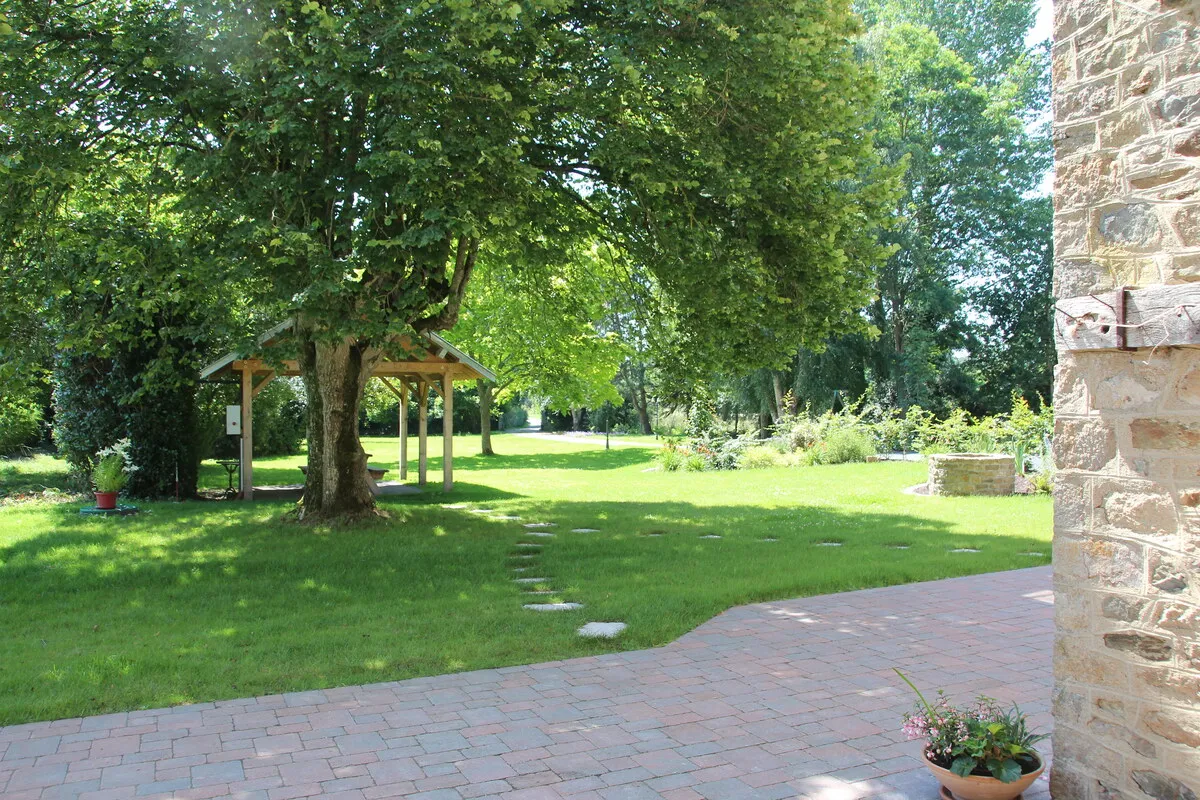 Terrasse du gîte Hibou à Bacilly dans la baie du Mont-Saint-Michel